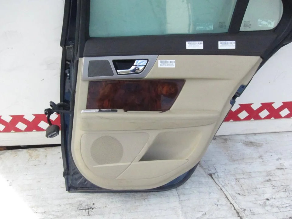 Foto de GUARNECIDO PUERTA TRASERA DERECHA JAGUAR XF 2.7 V6 Diesel CAT (207 CV / 152 KW)