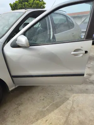Foto de PUERTA DELANTERA IZQUIERDA SEAT LEON (1M1) 1.6  (101 CV / 74 KW) referencia 1M0831055N