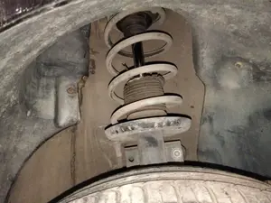 Foto de AMORTIGUADOR DELANTERO DERECHO VOLKSWAGEN POLO IV (9N1)