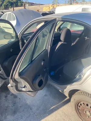 Foto de GOMAS CONTORNO PUERTA NISSAN MICRA (K12E) 1.2 CAT (65 CV / 48 KW)