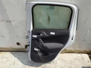 Foto de PUERTA TRASERA DERECHA CITROEN C3 1.4 HDi (68 CV / 50 KW) foto 3
