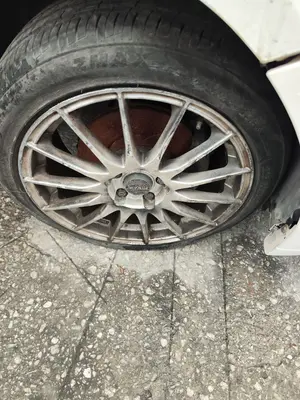 Foto de LLANTA FORD FOCUS BERLINA (CAP) 1.6 TDCi CAT (90 CV / 66 KW)