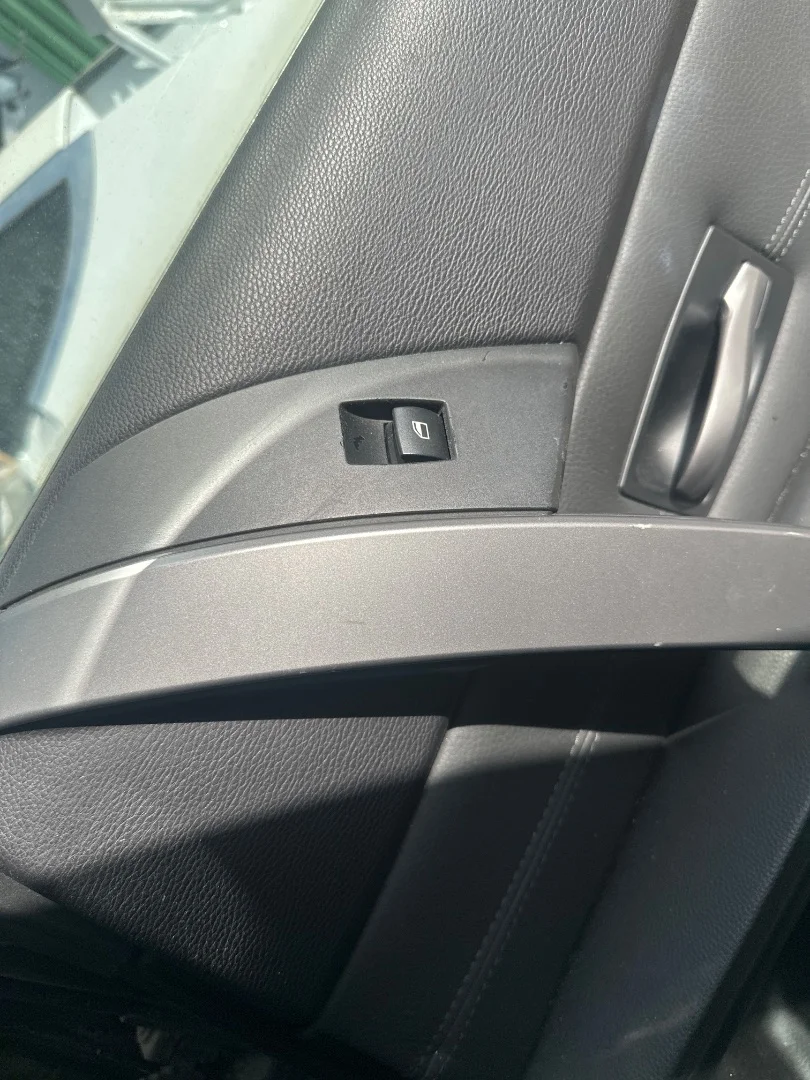 Foto de MANDO ELEVALUNAS TRASERO DERECHO BMW SERIE 5 BERLINA (E60) 3.0 24V CAT (231 CV / 170 KW)