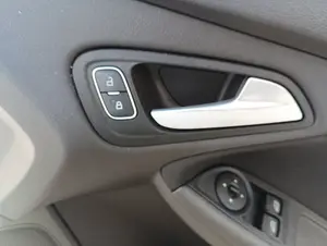 Foto de MANETA INTERIOR DELANTERA DERECHA FORD FOCUS SPORTBREAK (CB8) 1.6 TDCi CAT (95 CV / 70 KW)
