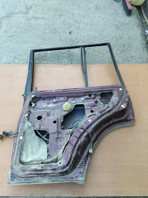 Foto de PUERTA TRASERA DERECHA MITSUBISHI MONTERO (V60/V70) foto 2