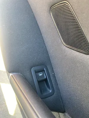 Foto de MANDO ELEVALUNAS TRASERO IZQUIERDO VOLKSWAGEN GOLF VII (5G1/BE1) 1.4 16V TSI (122 CV / 90 KW)