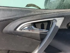 Foto de MANETA INTERIOR DELANTERA IZQUIERDA OPEL ASTRA J BERLINA 5P 1.7 16V CDTI (110 CV / 81 KW)