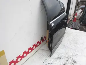 Foto de PUERTA TRASERA IZQUIERDA VOLKSWAGEN PASSAT BERLINA (3C2) 2.0 TDI (140 CV / 103 KW) foto 8