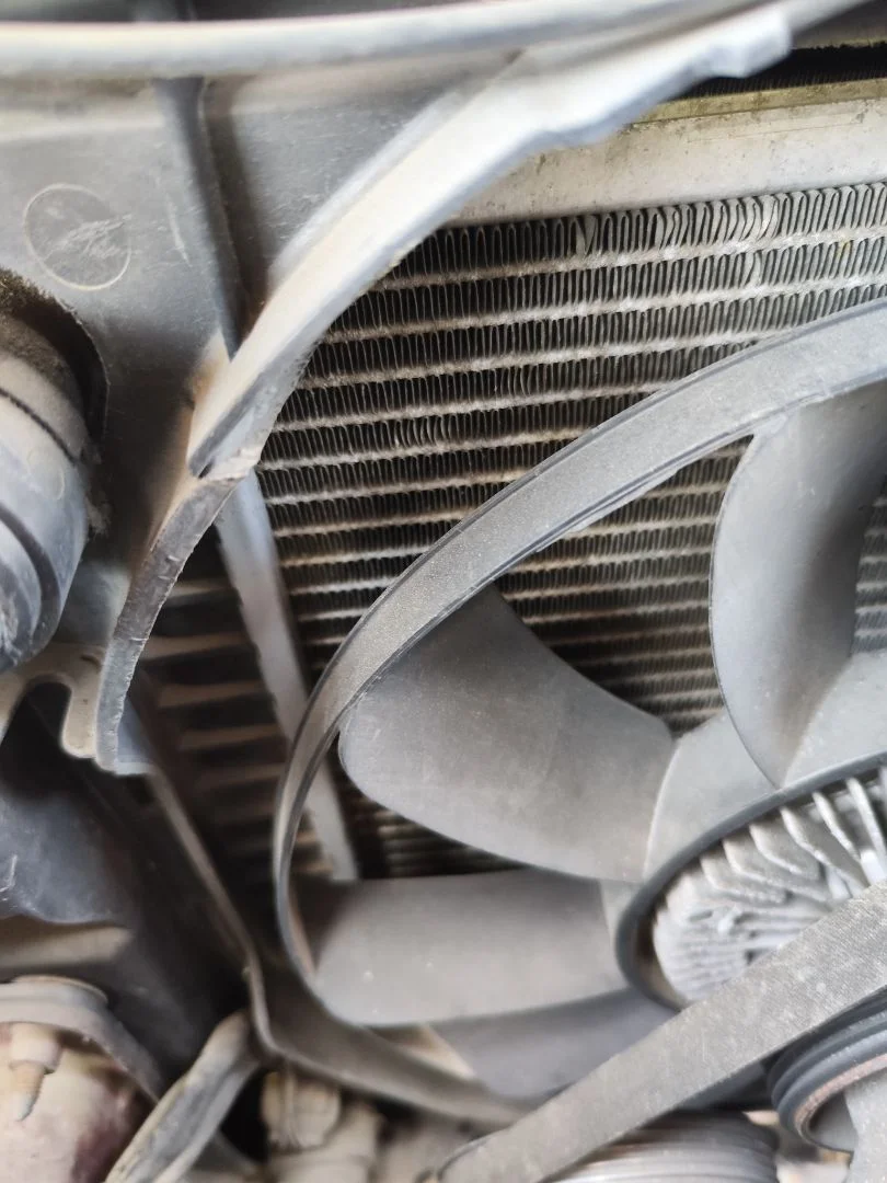 Foto de CONDENSADOR / RADIADOR AIRE ACONDICIONADO VOLKSWAGEN PASSAT BERLINA (3B2) 1.9 TDI (116 CV / 85 KW) referencia 8D0260403G