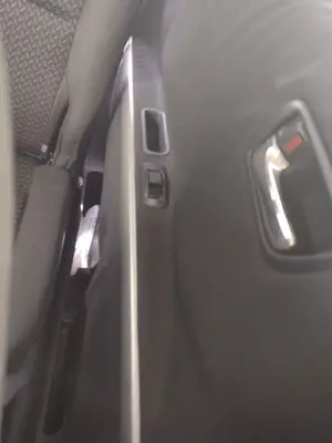 Foto de MANDO ELEVALUNAS TRASERO IZQUIERDO TOYOTA COROLLA VERSO (R1) 2.2 Turbodiesel CAT (136 CV / 100 KW)