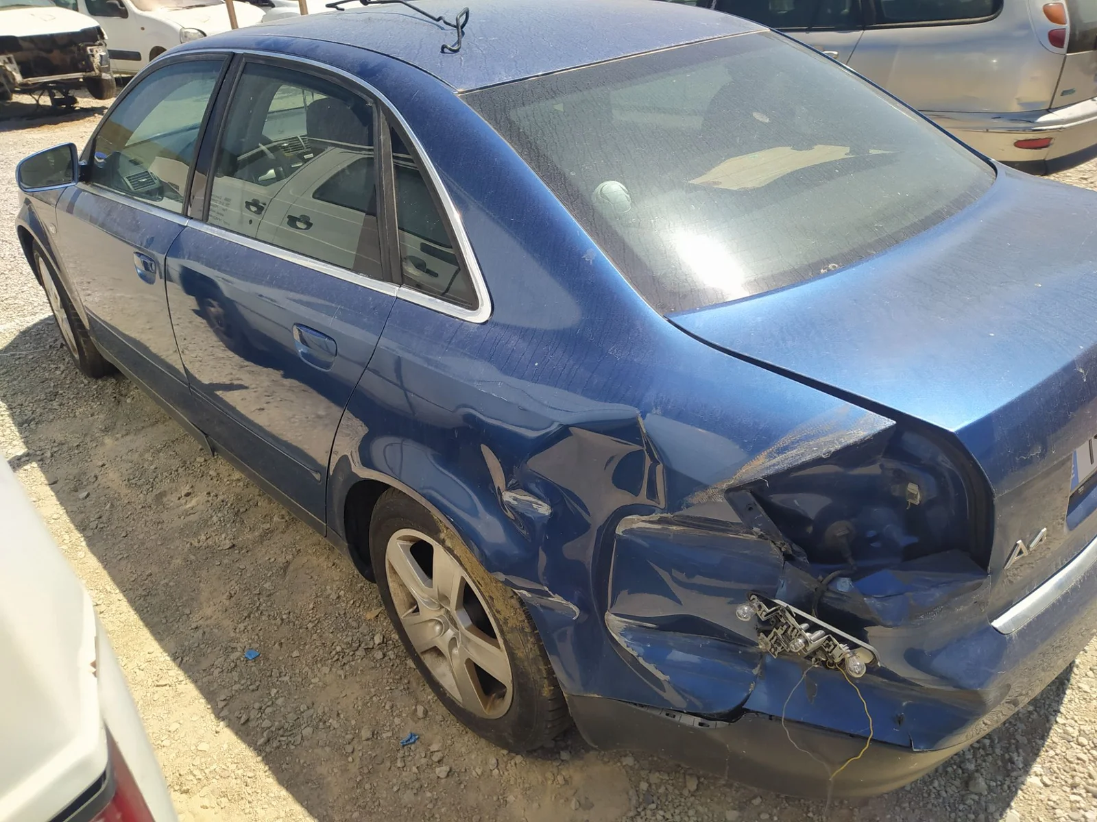 Foto de PUERTA TRASERA IZQUIERDA AUDI A4 BERLINA (8E) 2.5 V6 24V TDI (180 CV / 132 KW) referencia 8E0833051