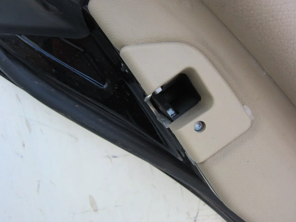 Foto de CERRADURA PUERTA TRASERA IZQUIERDA MERCEDES-BENZ CLS (BM 219) 3.0 CDI CAT (224 CV / 165 KW)