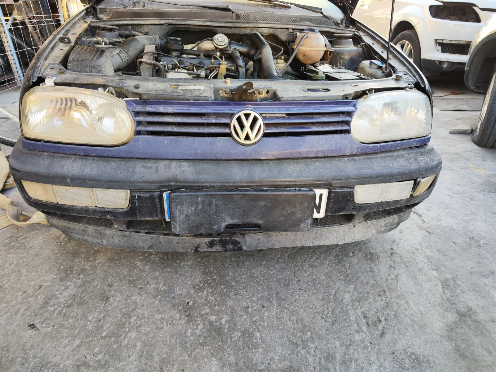 Foto de REJILLA DELANTERA VOLKSWAGEN GOLF III (1H1)(11.1991) 1.9 TDI (110 CV / 81 KW) referencia 1H6853653C
