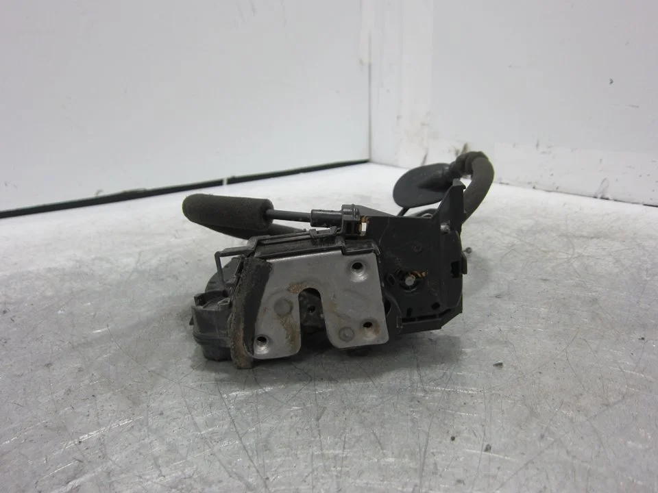 Foto de CERRADURA PUERTA TRASERA DERECHA RENAULT CLIO IV GRANDTOUR 0.9 Energy (90 CV / 66 KW) referencia 825004167R