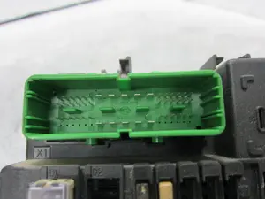Foto de CAJA RELES / FUSIBLES OPEL ASTRA H GTC 1.9 CDTI (120 CV / 88 KW) referencia 13222173 foto 10