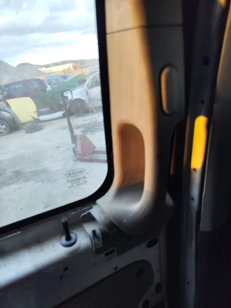 Foto de MANETA INTERIOR TRASERA IZQUIERDA MERCEDES-BENZ VITO FURGÓN (639) 2.1 CDI CAT (109 CV / 80 KW)