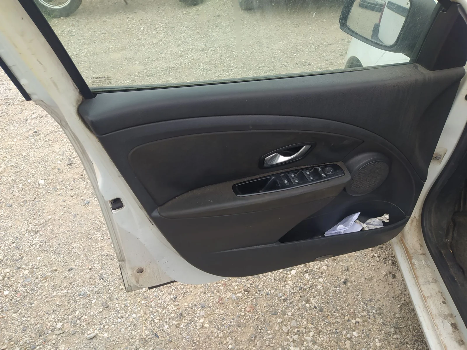 Foto de MANDO ELEVALUNAS DELANTERO IZQUIERDO RENAULT MEGANE III BERLINA 5P 1.5 dCi Diesel CAT (86 CV / 63 KW)