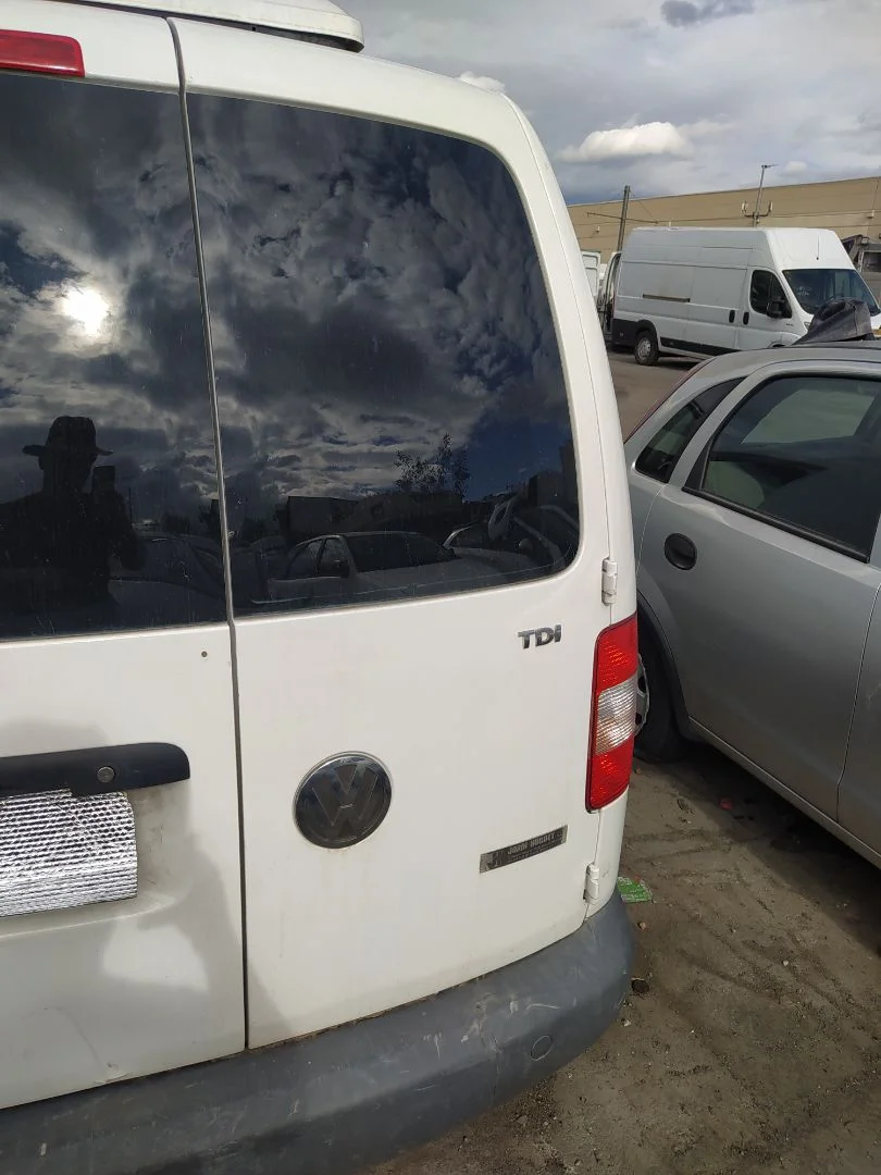 Foto de PORTON TRASERO DERECHO VOLKSWAGEN CADDY (2K)(02.2004) 1.9 TDI (105 CV / 77 KW)