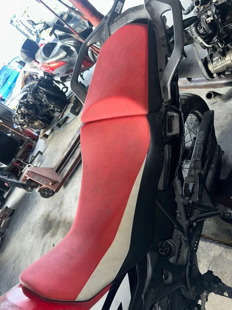 Foto de ASIENTO DELANTERO HONDA CRF 1000L AFRICA TWIN 998 cm3 - 70 kW (95 CV / 70 KW)