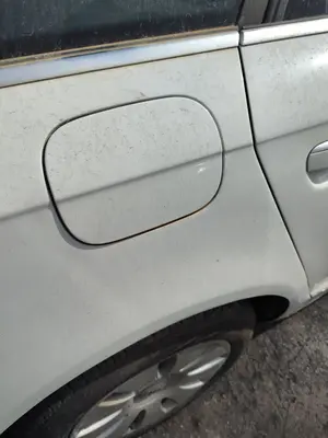Foto de TAPA EXTERIOR COMBUSTIBLE AUDI A6 BERLINA (4F2) 2.0 TDI (140 CV / 103 KW) referencia 4F5809907C GRU