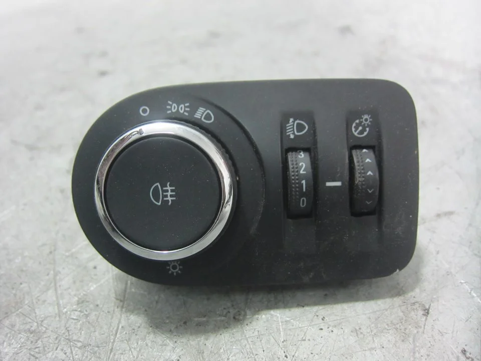 Foto de MANDO LUCES OPEL CORSA E 1.2 (69 CV / 51 KW) referencia 13470443