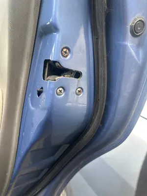 Foto de CERRADURA PUERTA TRASERA DERECHA NISSAN MICRA (K12E) 1.2 CAT (65 CV / 48 KW)
