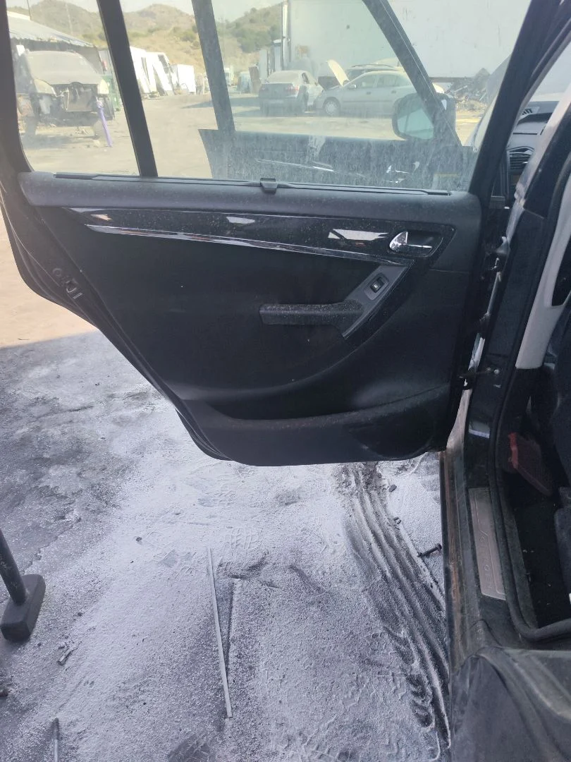 Foto de GUARNECIDO PUERTA TRASERA IZQUIERDA CITROEN GRAND C4 PICASSO 1.6 16V HDi FAP (109 CV / 80 KW) referencia 934377