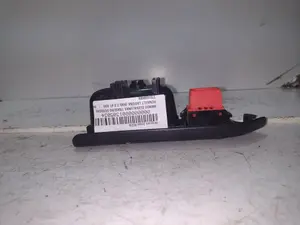 Foto de MANDO ELEVALUNAS TRASERO DERECHO RENAULT LAGUNA (B56) 2.2 Turbodiesel (113 CV / 83 KW) referencia 7701699606 foto 7
