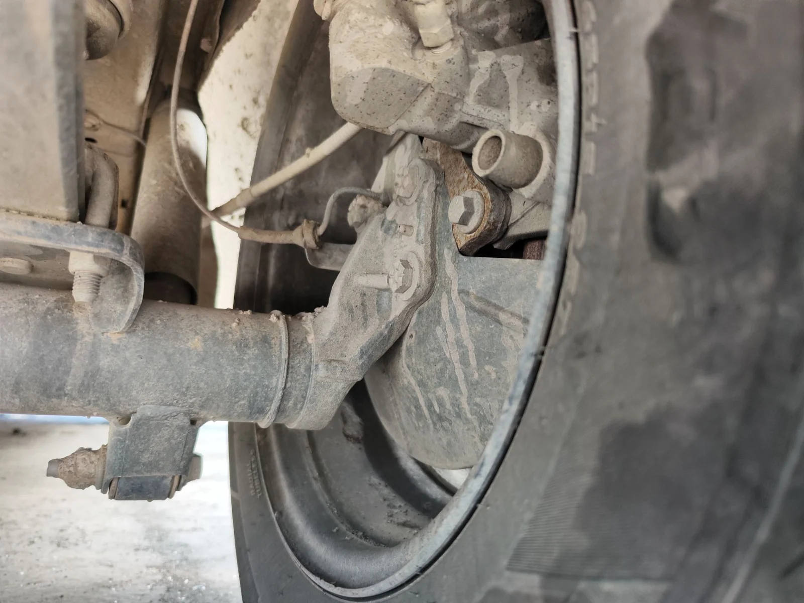 Foto de PINZA DE FRENO TRASERA DERECHA FORD TRANSIT CONNECT (TC7) 1.8 TDCi CAT (90 CV / 66 KW)