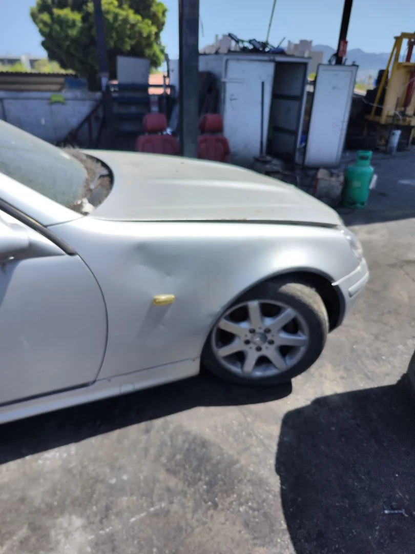 Foto de ALETA DELANTERA DERECHA MERCEDES-BENZ SLK (BM 170) ROADSTER 2.0 16V CAT (136 CV / 100 KW) referencia A1708800206