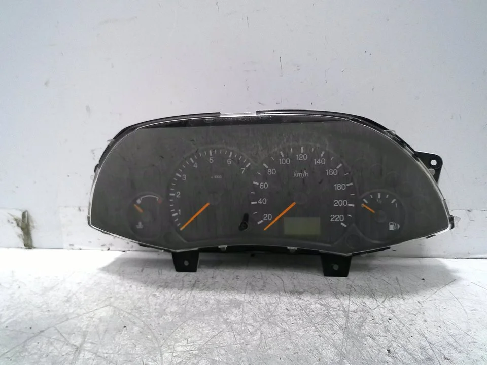 Foto de CUADRO INSTRUMENTOS FORD FOCUS BERLINA (CAK) 2.0 16V CAT (131 CV / 96 KW) referencia 98AP10841BC