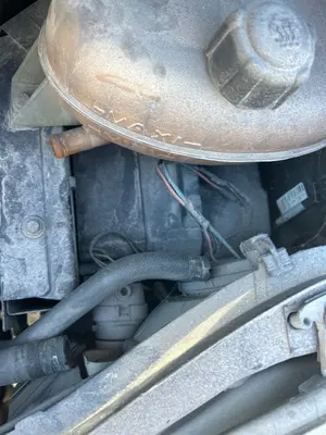 Foto de CAJA RELES / FUSIBLES RENAULT TRAFIC II FURGÓN 2.5 dCi Diesel CAT (135 CV / 99 KW)