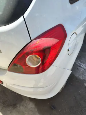 Foto de PILOTO TRASERO DERECHO OPEL CORSA D 1.3 16V CDTI (75 CV / 55 KW) referencia 93189091 foto 2