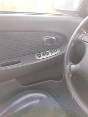 Foto de MANETA INTERIOR DELANTERA IZQUIERDA KIA SEPHIA II