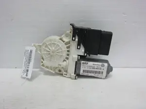 Foto de MOTOR ELEVALUNAS TRASERO DERECHO SEAT ALTEA (5P1) 2.0 TDI (140 CV / 103 KW) referencia 5P0839461A