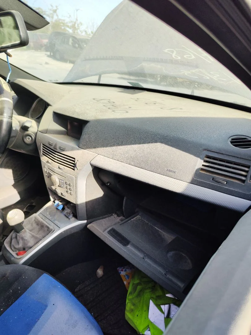 Foto de SALPICADERO OPEL ASTRA H GTC 1.7 16V CDTI (101 CV / 74 KW)