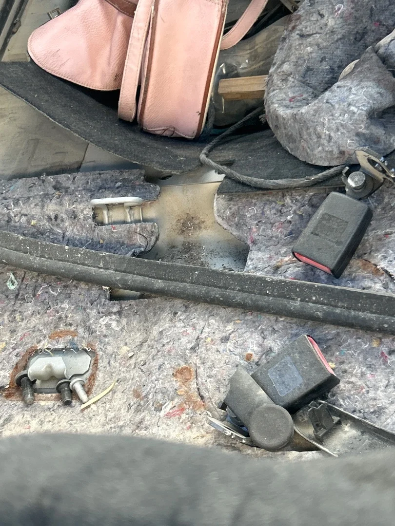 Foto de ENGANCHE CINTURON TRASERO DERECHO OPEL CORSA D 1.3 16V CDTI (75 CV / 55 KW)