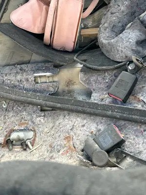 Foto de ENGANCHE CINTURON TRASERO DERECHO OPEL CORSA D 1.3 16V CDTI (75 CV / 55 KW)