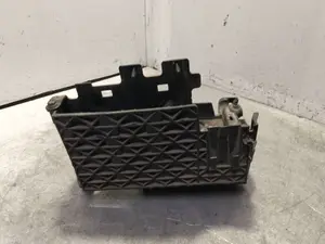 Foto de SOPORTE BATERIA SIN MARCA SIN MODELO 1.5 dCi Diesel (101 CV / 74 KW) referencia 8200467409 foto 2