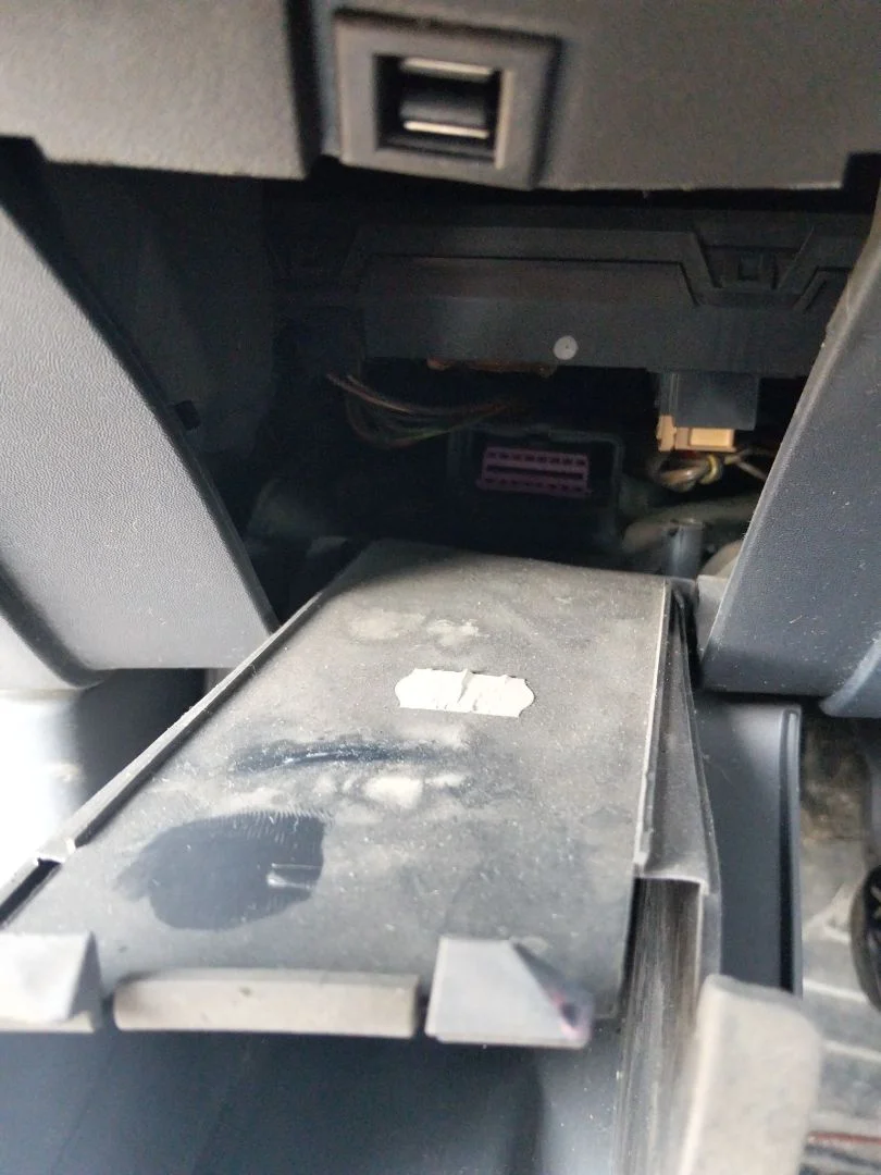 Foto de CAJA RELES / FUSIBLES SEAT CORDOBA BERLINA (6L2) 1.9 SDI (64 CV / 47 KW)