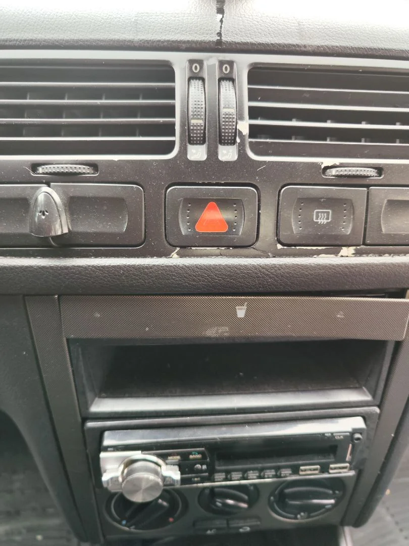 Foto de WARNING VOLKSWAGEN BORA BERLINA (1J2)(1998) 1.9 TDI (110 CV / 81 KW)