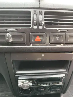 Foto de WARNING VOLKSWAGEN BORA BERLINA (1J2)(1998) 1.9 TDI (110 CV / 81 KW)