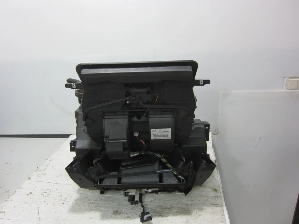Foto de CALEFACCION ENTERA NORMAL MERCEDES-BENZ VIANO (639) 2.1 CDI CAT (150 CV / 110 KW) referencia A6398304560KZ