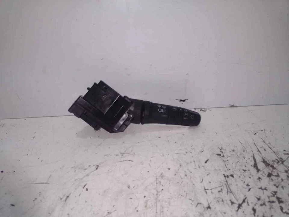 Foto de MANDO LUCES NISSAN PRIMERA BERLINA (P12) 1.9 16V Turbodiesel CAT (120 CV / 88 KW) referencia 25540AV600