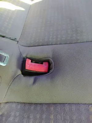 Foto de ENGANCHE CINTURON TRASERO IZQUIERDO VOLKSWAGEN CADDY (2K)(02.2004) 1.9 TDI (BSU) (75 CV / 55 KW)