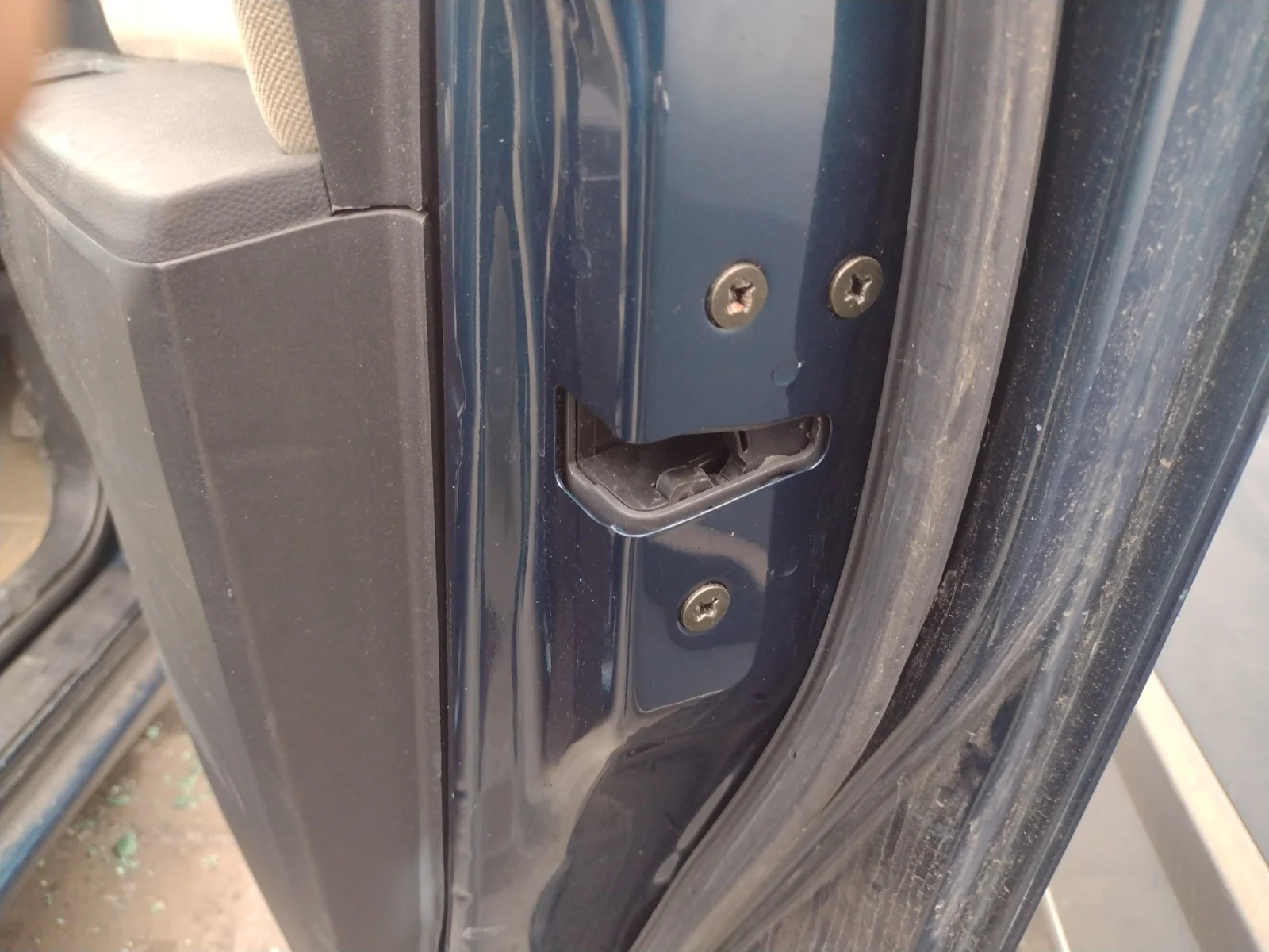 Foto de CERRADURA PUERTA DELANTERA DERECHA MAZDA 5 BERLINA (CR) 2.0 Diesel CAT (143 CV / 105 KW)