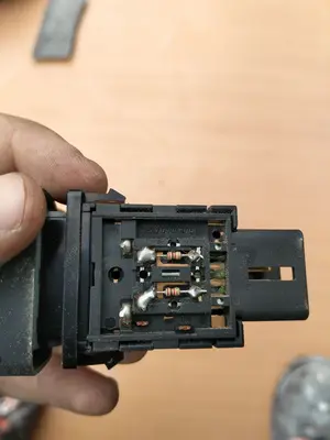 Foto de INTERRUPTOR HYUNDAI TUCSON (JM) 2.0 CRDi CAT (113 CV / 83 KW) referencia 025917774970 foto 2