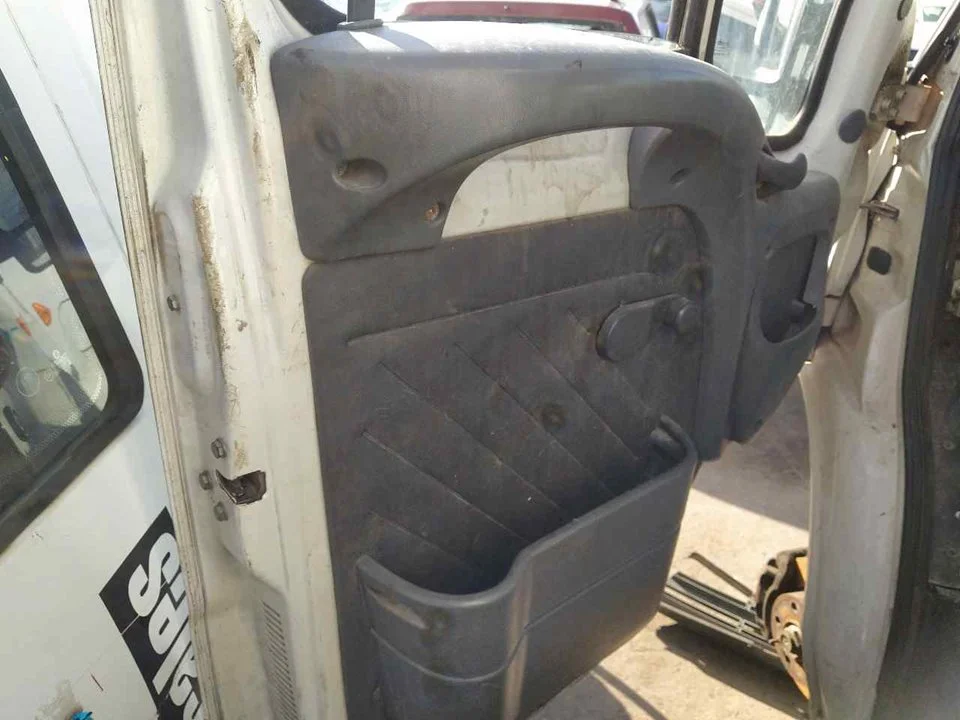 Foto de GUARNECIDO PUERTA DELANTERA IZQUIERDA CITROEN JUMPER FURGÓN GRAN VOLUMEN 2.2 HDI CAT (101 CV / 74 KW) referencia 9331CJ