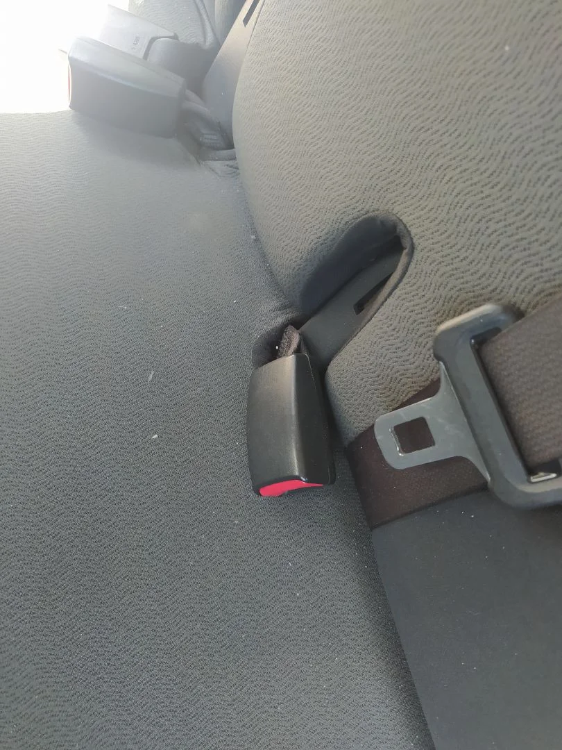 Foto de ENGANCHE CINTURON TRASERO IZQUIERDO NISSAN NOTE (E11E) 1.4 CAT (88 CV / 65 KW)