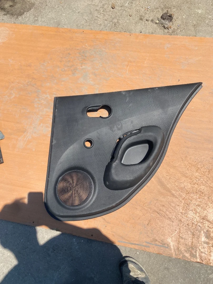 Foto de GUARNECIDO PUERTA TRASERA DERECHA NISSAN MICRA (K12E) 1.2 CAT (65 CV / 48 KW)